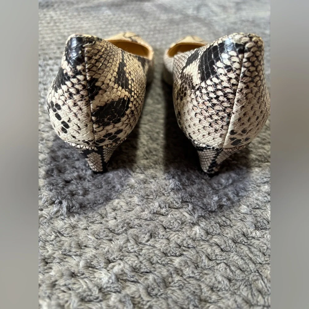 Cole Haan Bethany Heels pumps Black and Cream Snakeskin. Size 7.5